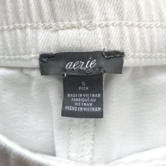 Aerie White Fringe Distressed Denim Shorts. Size Small. - Picture 11 of 15
